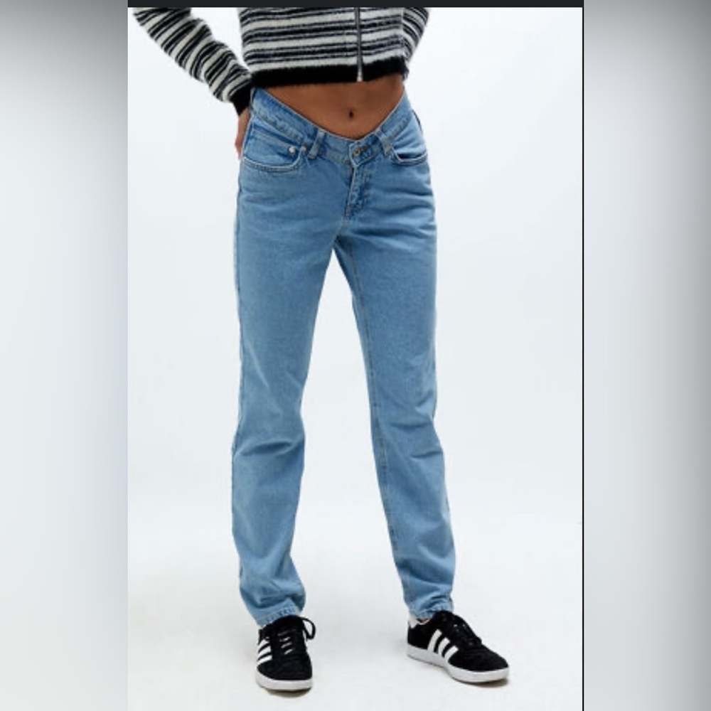 NWT Ragged Priest Light Blue Revive Mom Jeans.  Size 28”